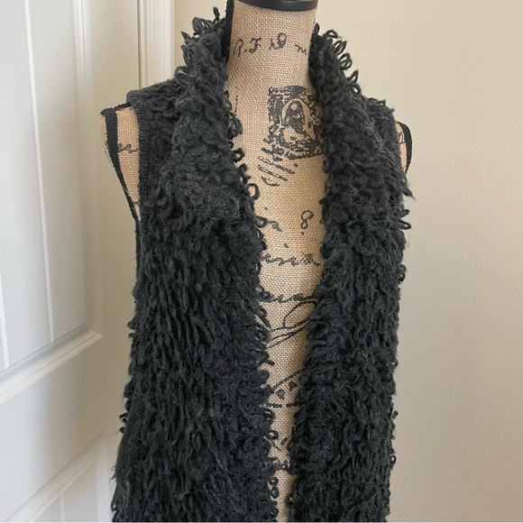 Mossimo Charcoal Heather Gray Looped Yarn Sweater Vest - Picture 2 of 9